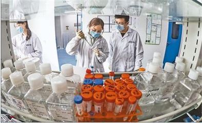 科研攻關(guān) 鑄造戰(zhàn)疫利器(來(lái)自疫情防控一線的報(bào)道)